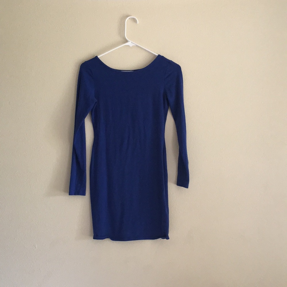 Long sleeve blue body-con dress.